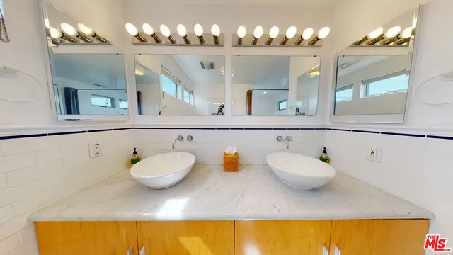 $2,398,000 | 1410 Pacific Avenue, Venice, CA 90291