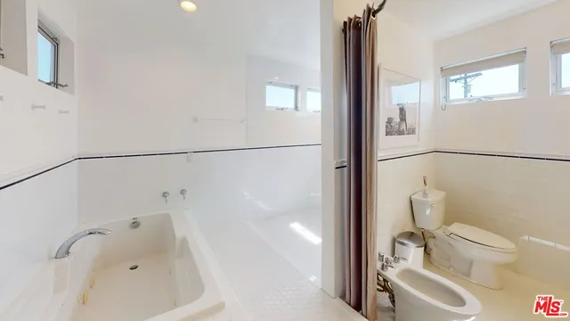 $2,398,000 | 1410 Pacific Avenue, Venice, CA 90291