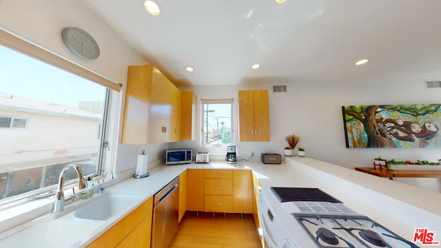 $2,398,000 | 1410 Pacific Avenue, Venice, CA 90291