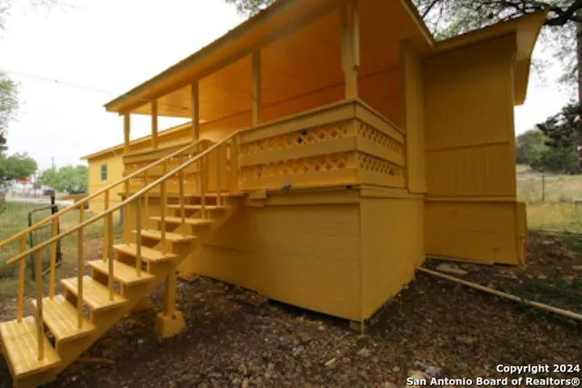 $1,300 | 115 Randall Road, Lakehills, TX 78063