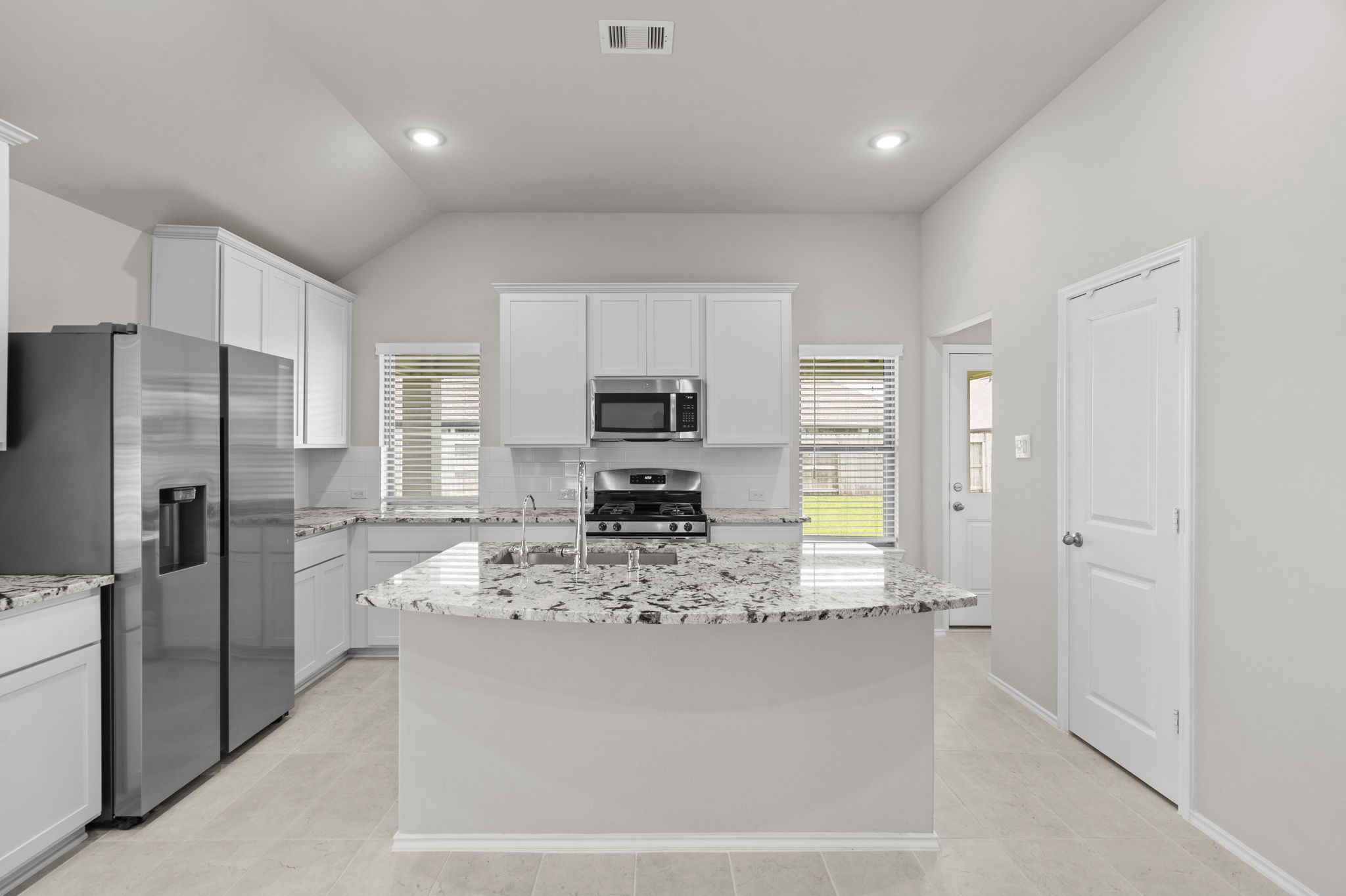 2011 Oak Leaf Court Manvel, TX 77578 - Photo 13 of 28