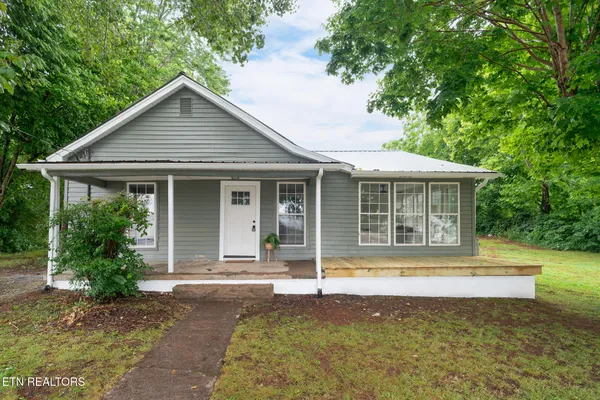 $269,000 | 1120 Cannon Avenue, Sweetwater, TN 37874