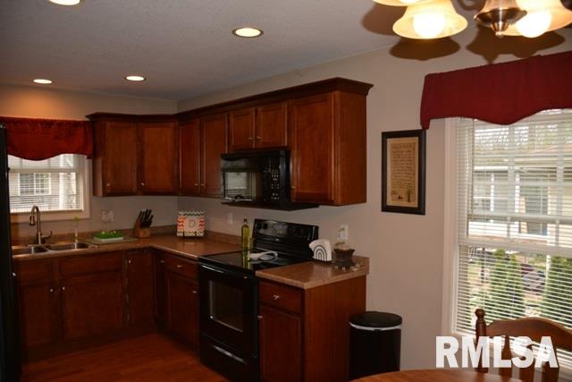 5303 West Airways Road Peoria, IL 61607 - Photo 8 of 29 Gallery Image 8