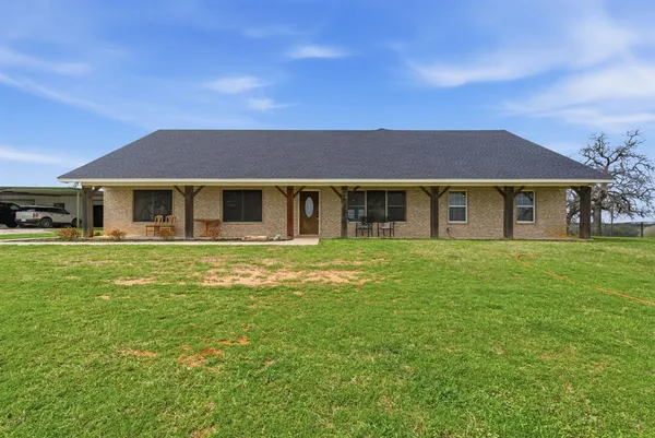 $499,000 | 301 Rhoades Lane, Springtown, TX 76082