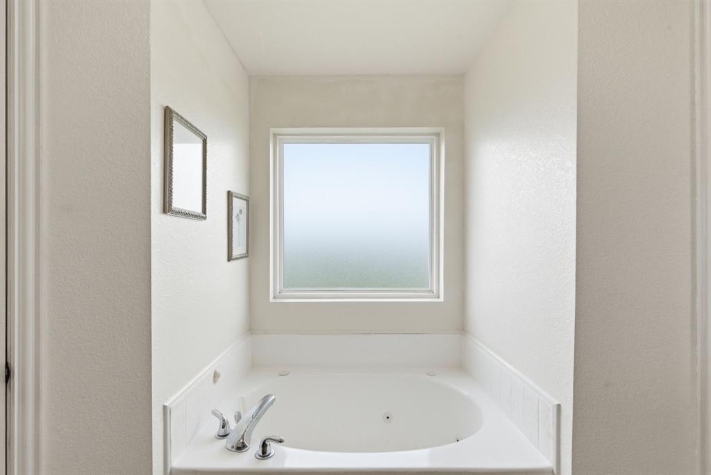 301 Rhoades Lane Springtown, TX 76082 - Photo 16 of 33