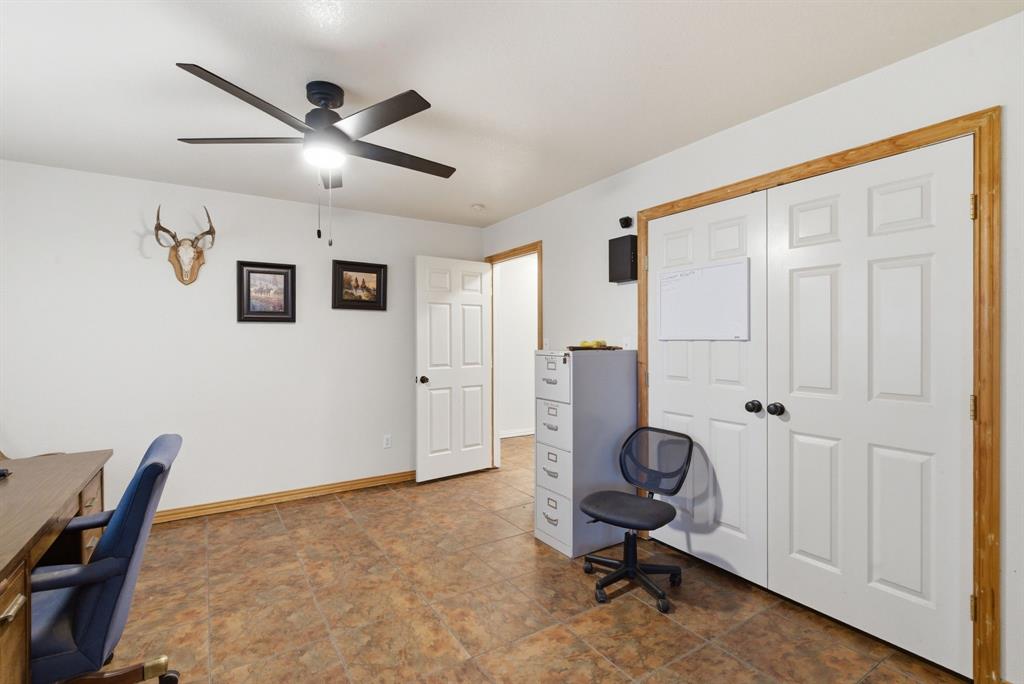 301 Rhoades Lane Springtown, TX 76082 - Photo 21 of 33