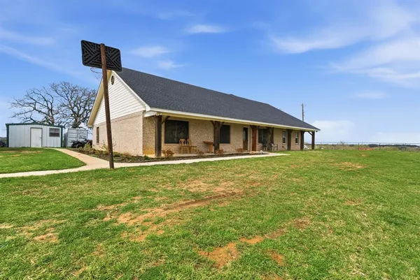 $499,000 | 301 Rhoades Lane, Springtown, TX 76082