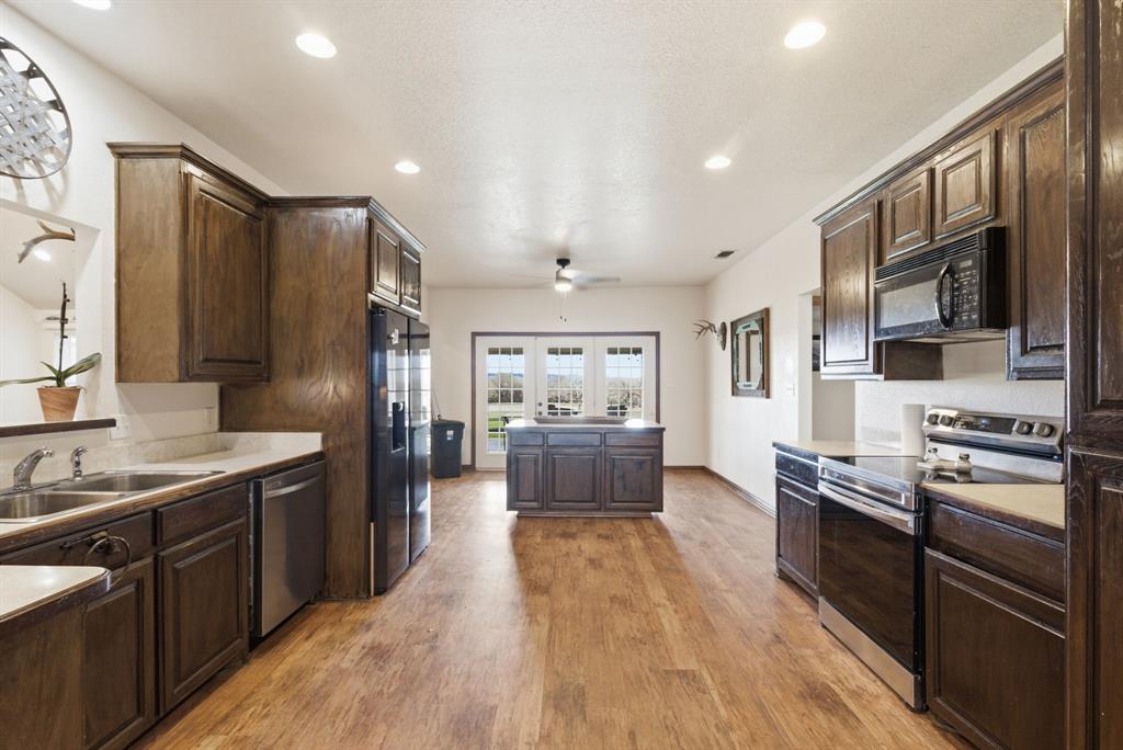 301 Rhoades Lane Springtown, TX 76082 - Photo 3 of 33