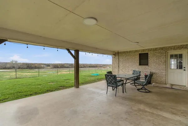 $499,000 | 301 Rhoades Lane, Springtown, TX 76082