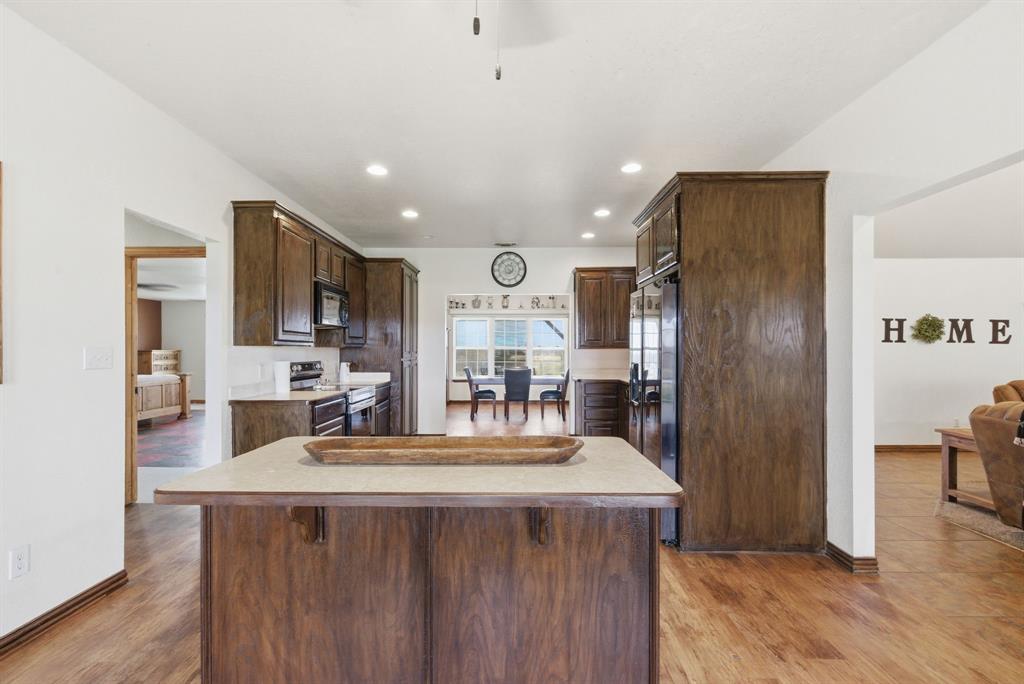 301 Rhoades Lane Springtown, TX 76082 - Photo 6 of 33