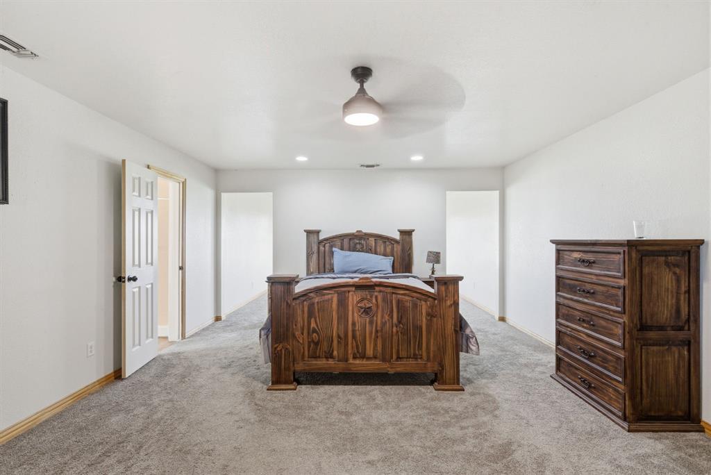 301 Rhoades Lane Springtown, TX 76082 - Photo 7 of 33