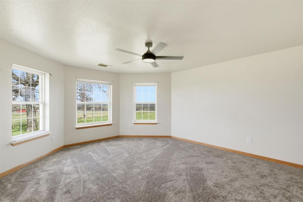 301 Rhoades Lane Springtown, TX 76082 - Photo 8 of 33