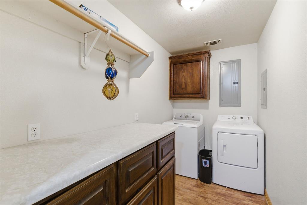 301 Rhoades Lane Springtown, TX 76082 - Photo 9 of 33