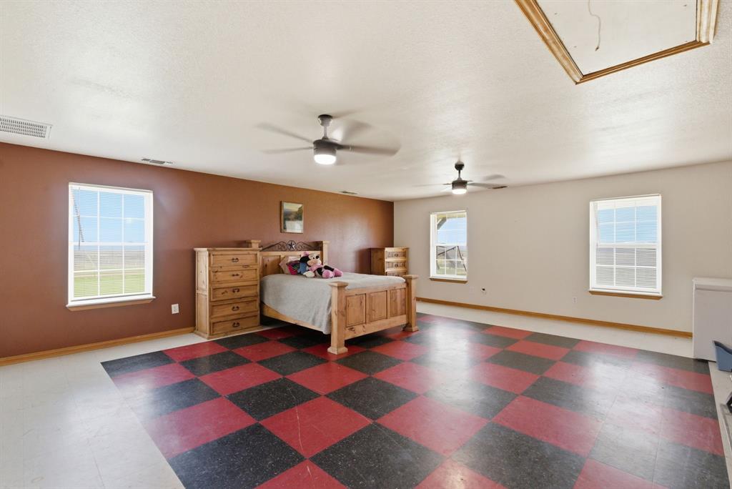 301 Rhoades Lane Springtown, TX 76082 - Photo 10 of 33