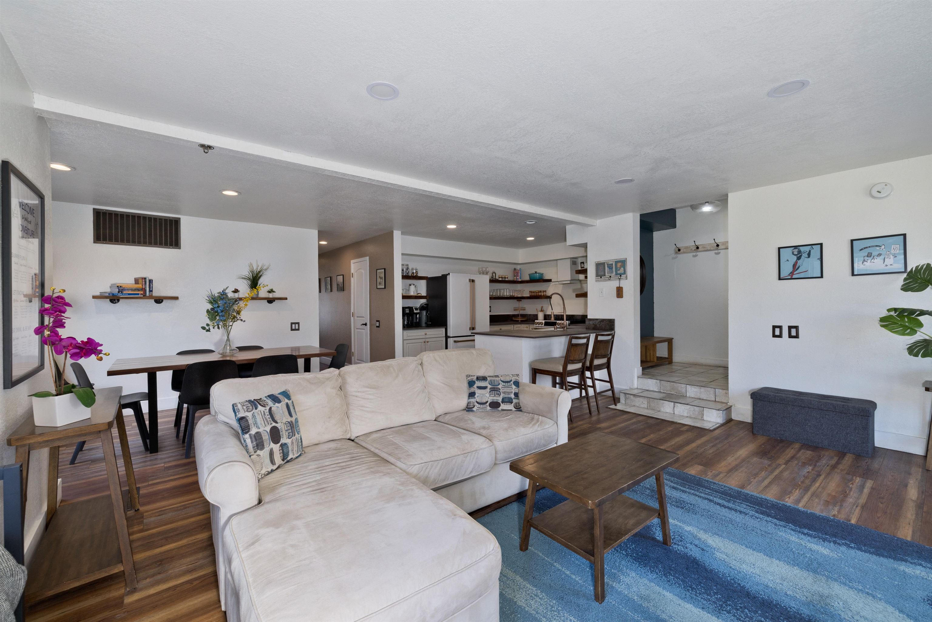 625 Golden Creek Road, Unit 625 Mammoth Lakes, CA 93546 - Photo 8 of 30