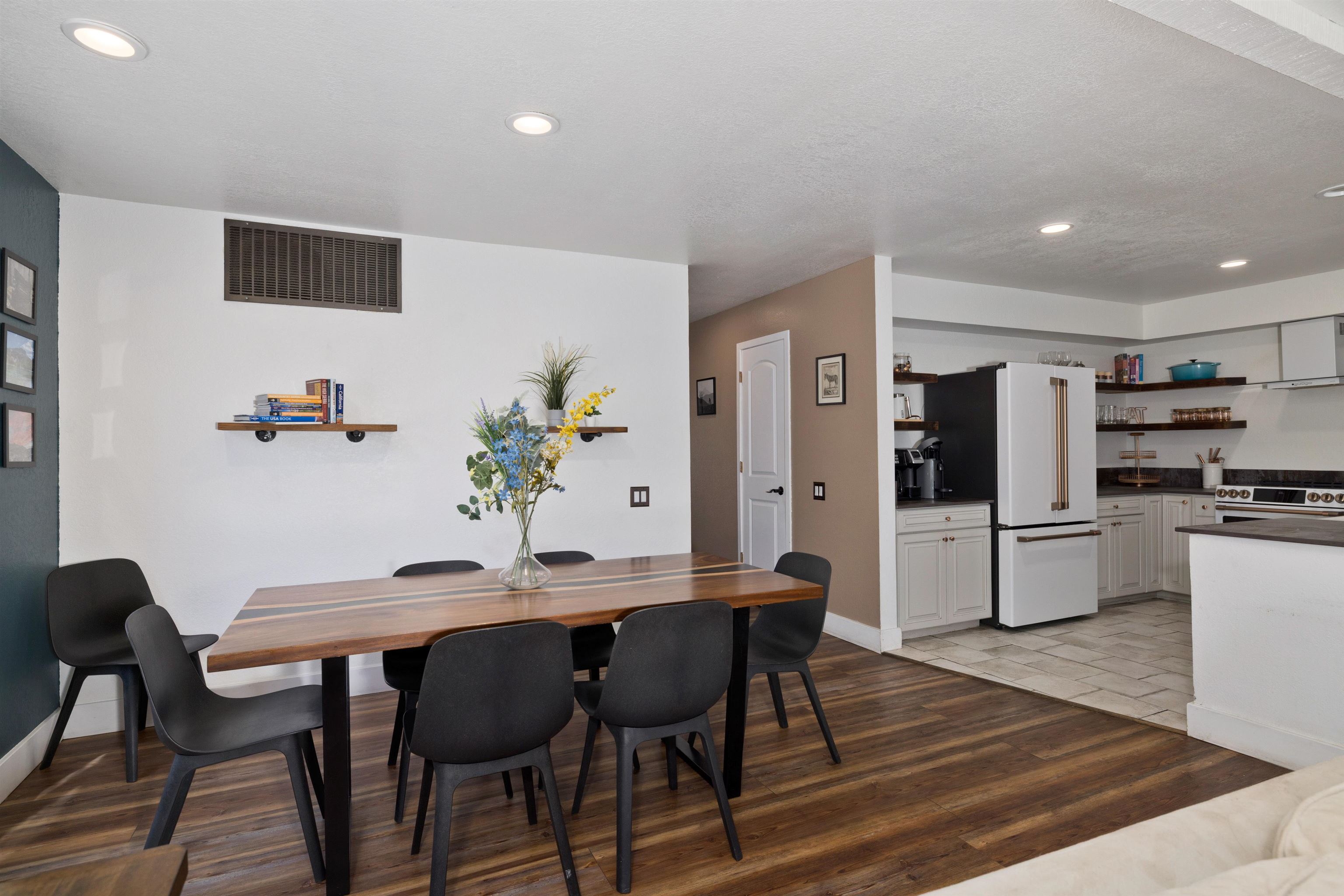 625 Golden Creek Road, Unit 625 Mammoth Lakes, CA 93546 - Photo 9 of 30