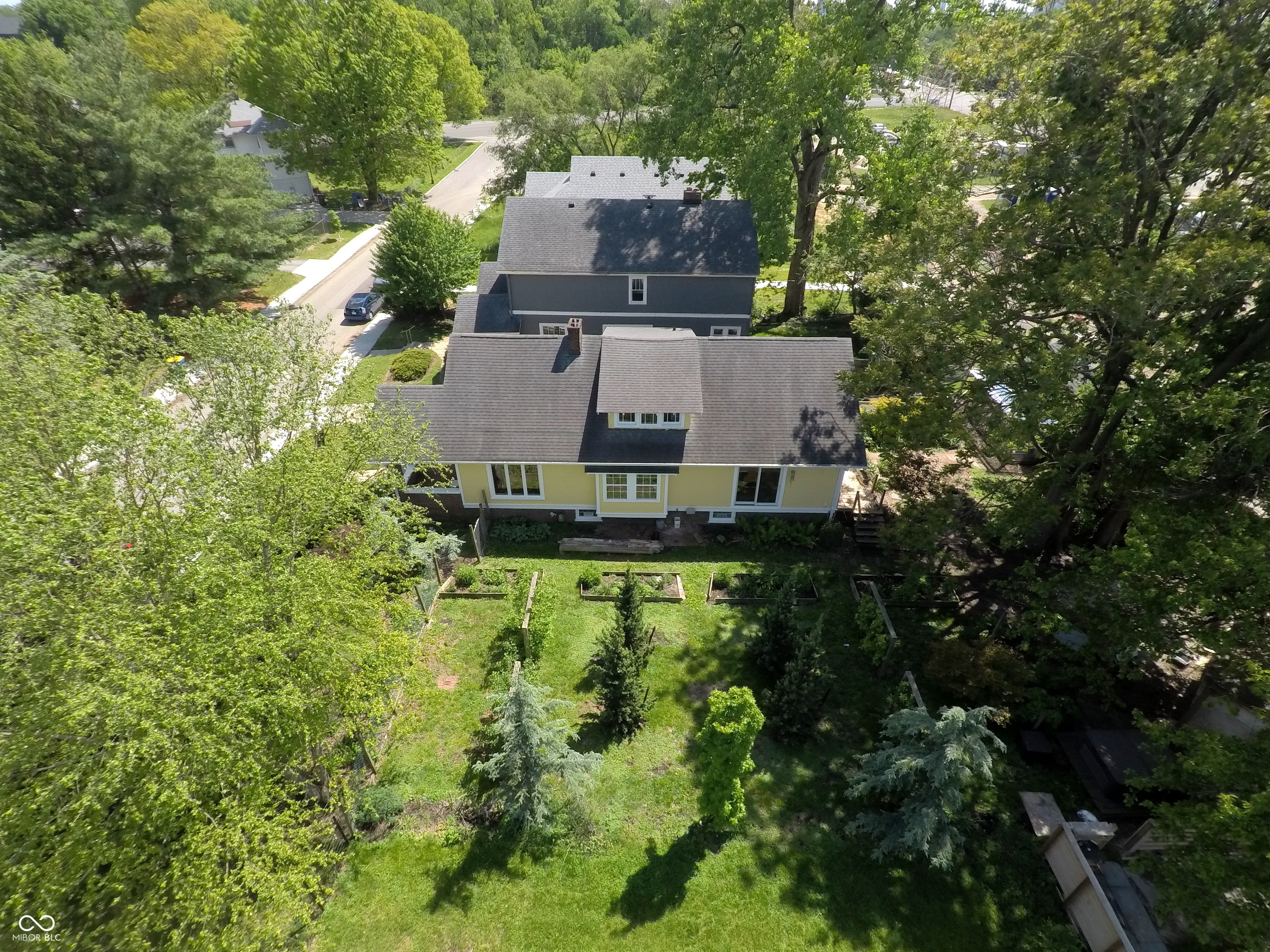 2820 Ruckle Street Indianapolis, IN 46205 - Photo 2 of 35