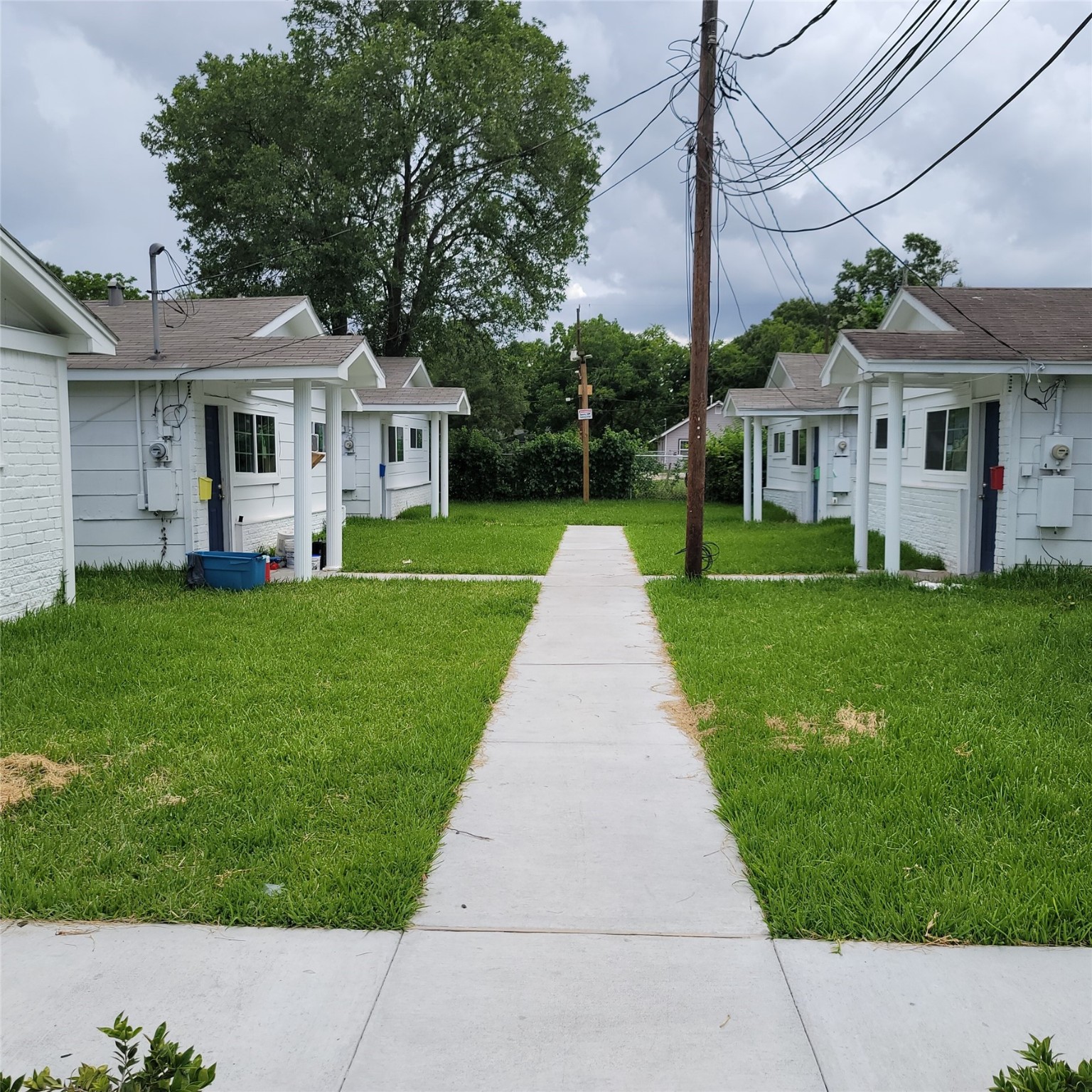 3823 Lydia Street, Unit 2 Houston, TX 77021 - Photo 12 of 13 a front view of a house with a yard and trees