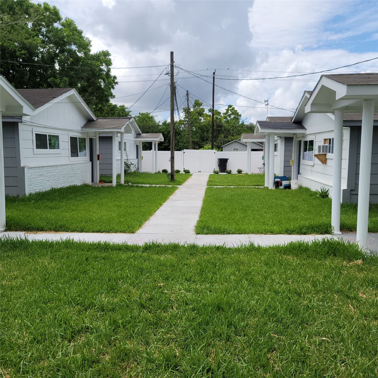 3823 Lydia Street, Unit 2 Houston, TX 77021 - Photo 13 of 13 a front view of a house with a yard