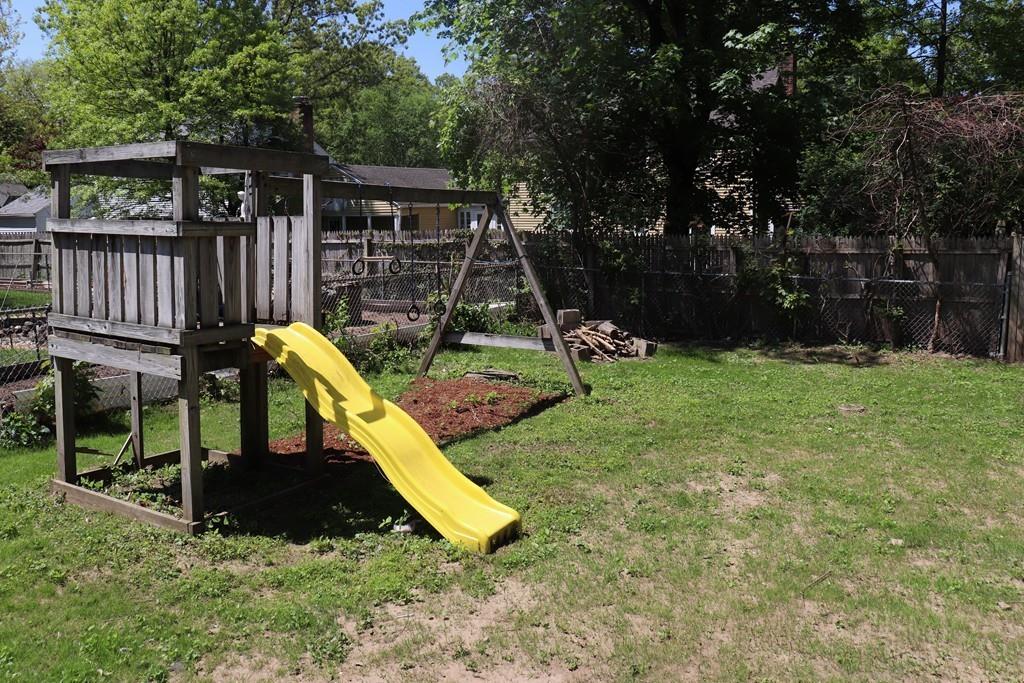 174 Abbott Street Springfield, MA 01118 - Photo 4 of 21