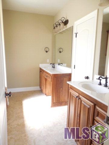 245 Waverly Road Thibodaux, LA 70301 - Photo 3 of 8 Masterbath