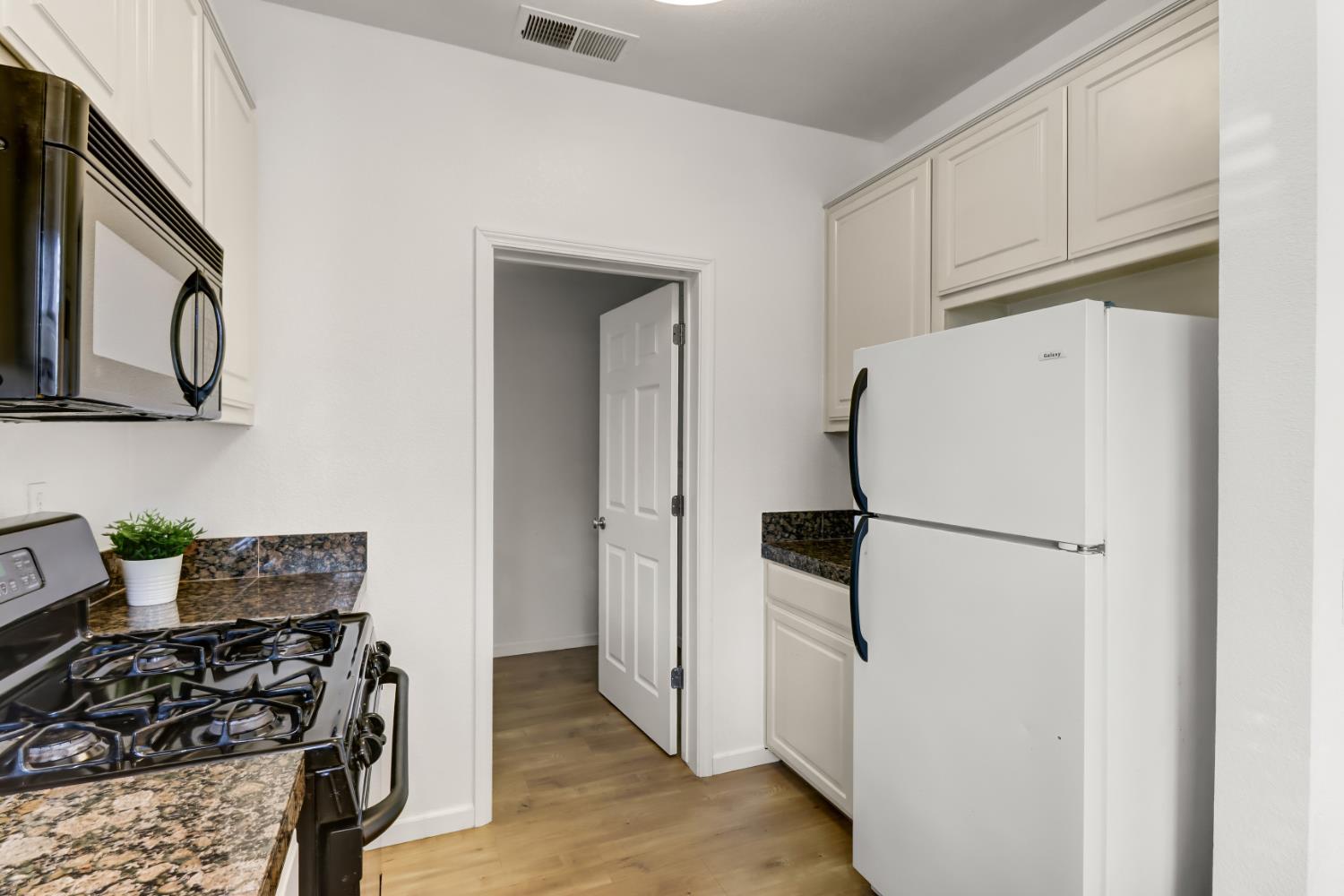 3180 Albany Circle Davis, CA 95618 - Photo 19 of 48