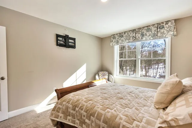 $685,000 | 1 C Pat's Way, Hollis, NH 03049