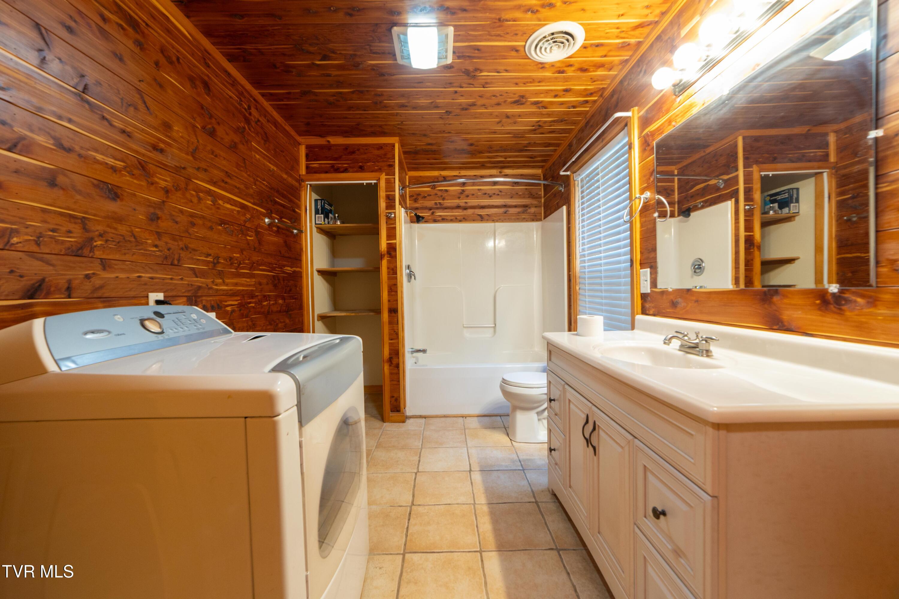 2153 Old State Rte 34 Limestone, TN 37681 - Photo 14 of 45 Bathroom
