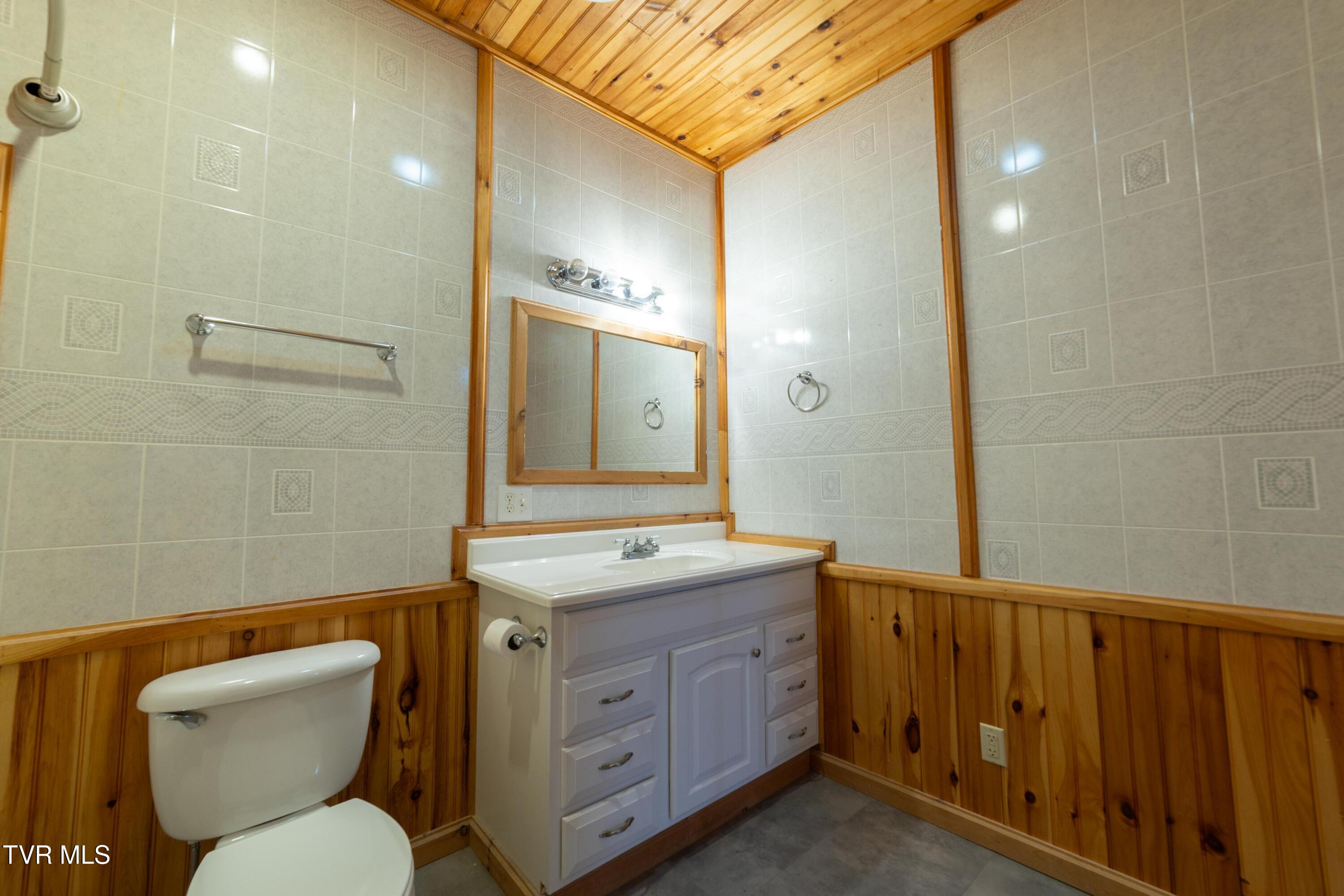 2153 Old State Rte 34 Limestone, TN 37681 - Photo 22 of 45 Upstairs Bathroom