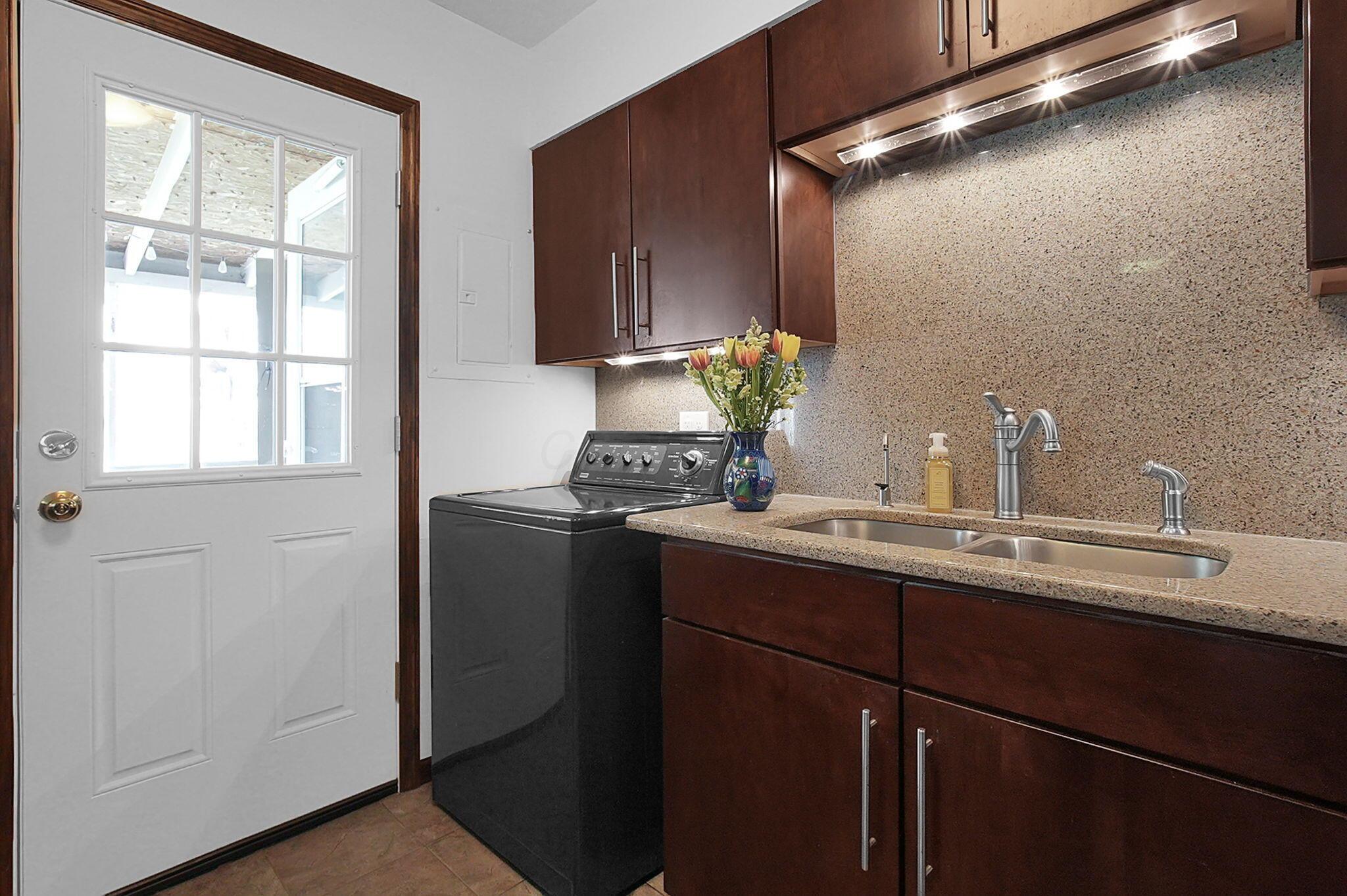 348 Darbyhurst Road Columbus, OH 43228 - Photo 7 of 31 16-web-or-mls-348-darbyhurst-rd