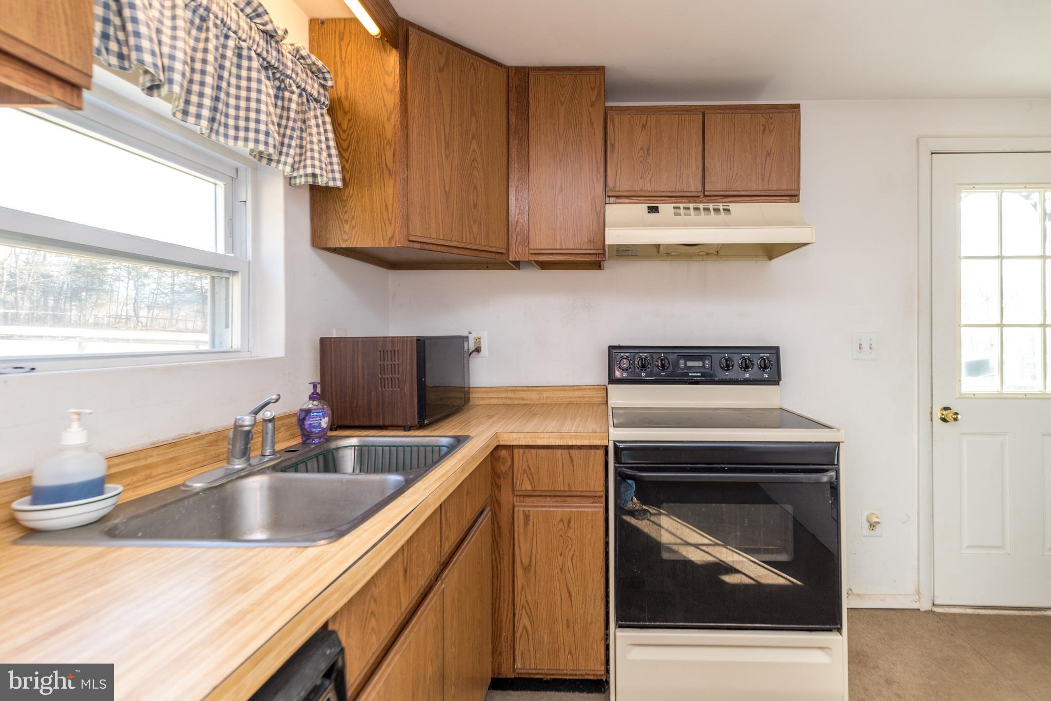 1385 Wright Road Quakertown, PA 18951 - Photo 3 of 57