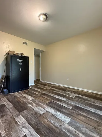 a view of a livingroom with closet