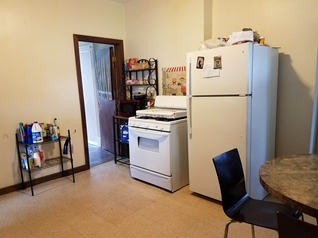 68 King Street Springfield, MA 01109 - Photo 4 of 30