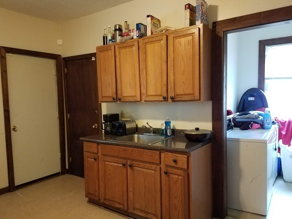 68 King Street Springfield, MA 01109 - Photo 6 of 30
