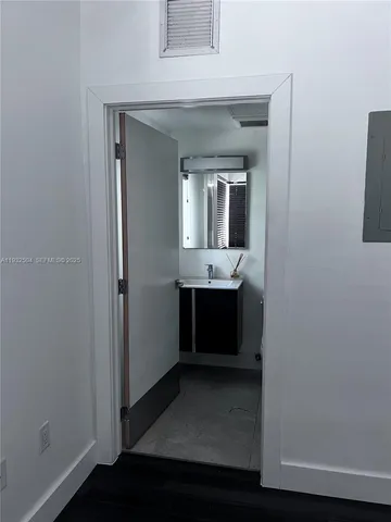 $1,950 | 557 Michigan Avenue, Unit 115, Miami Beach, FL 33139