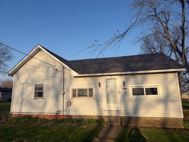 118 Bloomington Street Dewitt, IL 61735 - Photo 2 of 26