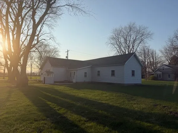 $74,900 | 118 Bloomington Street, Dewitt, IL 61735