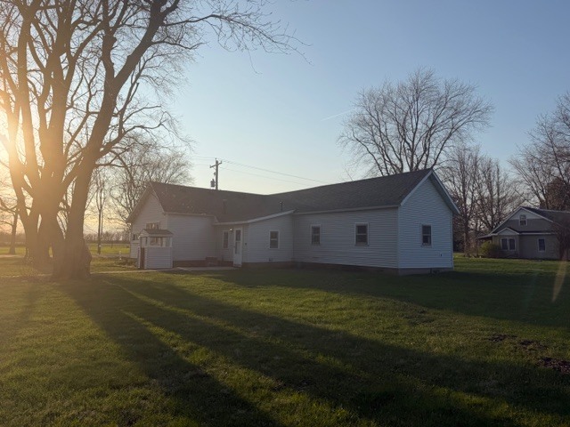 118 Bloomington Street Dewitt, IL 61735 - Photo 3 of 26