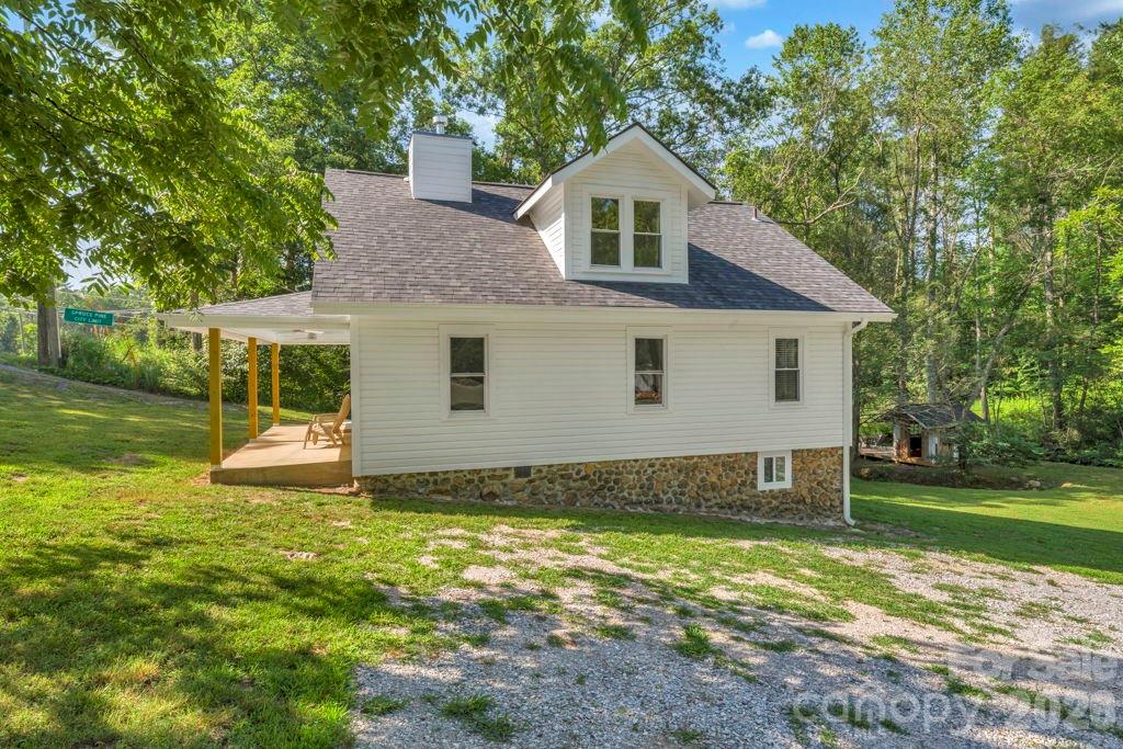 1415 Roan Road Spruce Pine, NC 28777 - Photo 6 of 42