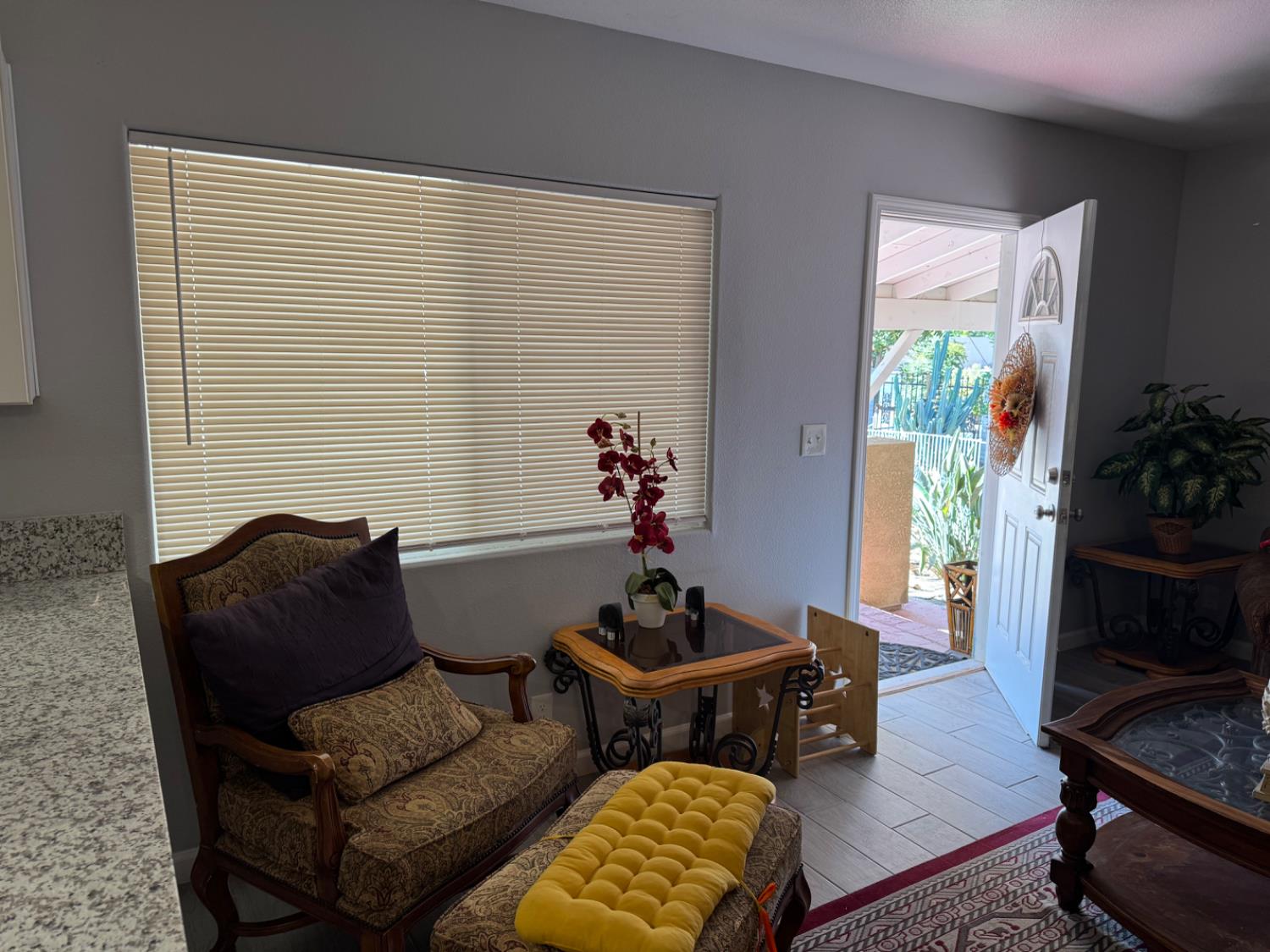 3280 McCall Avenue Selma, CA 93662 - Photo 4 of 56 a living room with furniture and a flat screen tv