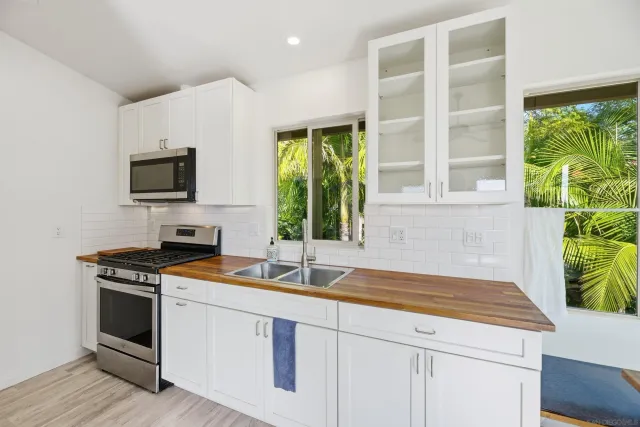 $1,590,000 | 2726 Naples Court, Carlsbad, CA 92010