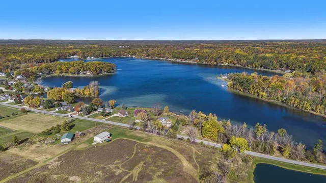 $1,064,000 | 5909 East 92nd Street, Newaygo, MI 49337