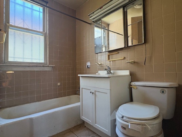 251 West 105th Place Chicago, IL 60628 - Photo 8 of 13 a bathroom with a sink toilet and bathtub