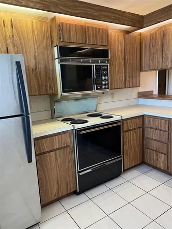 $2,350 | 1526 Whitehall Drive, Unit 402, Davie, FL 33324