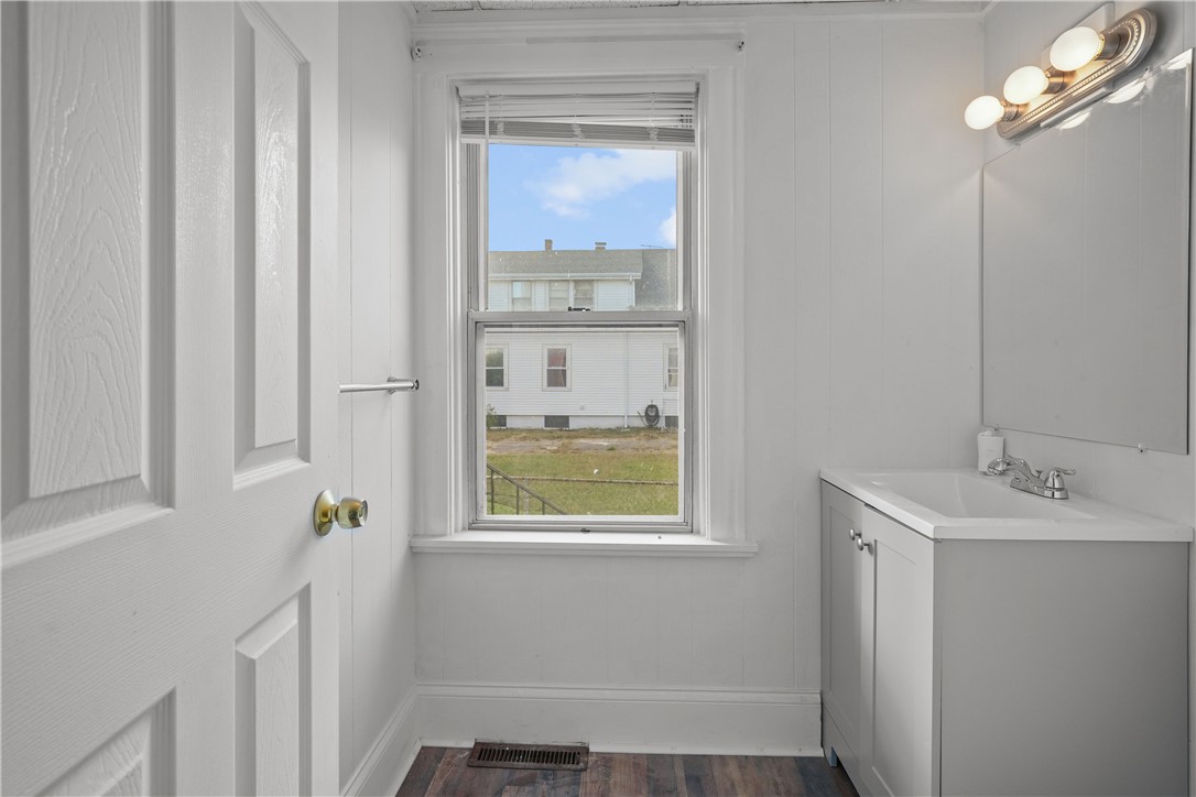 191 Webster Street Pawtucket, RI 02861 - Photo 8 of 48