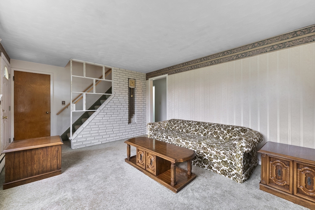 101 River Road Agawam, MA 01001 - Photo 3 of 41 Gallery Image 3