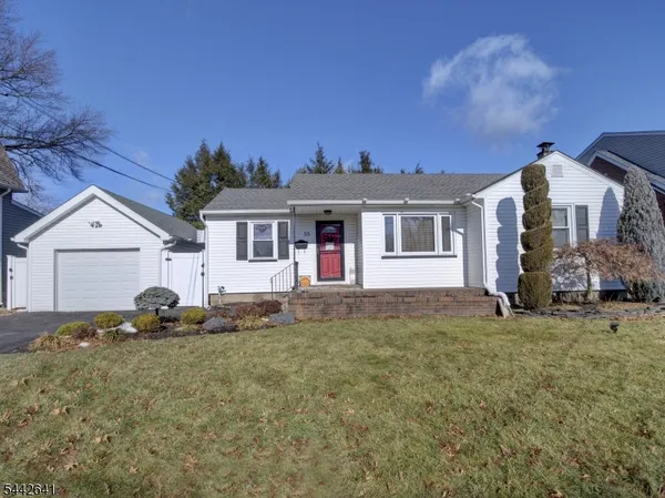 $550,000 | 55 14th Avenue, Elmwood Park, NJ 07407