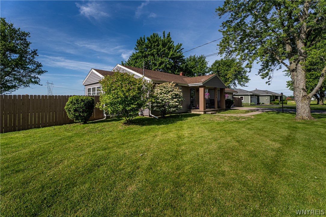 3174 Lockport Road Wheatfield, NY 14132 - Photo 3 of 41