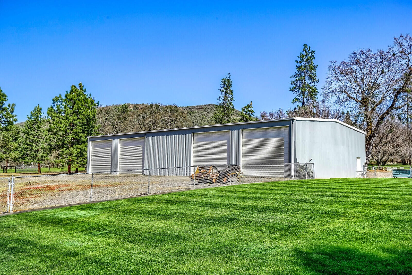 12300 Blackwell Road Central Point, OR 97502 - Photo 3 of 76 8 bay garage