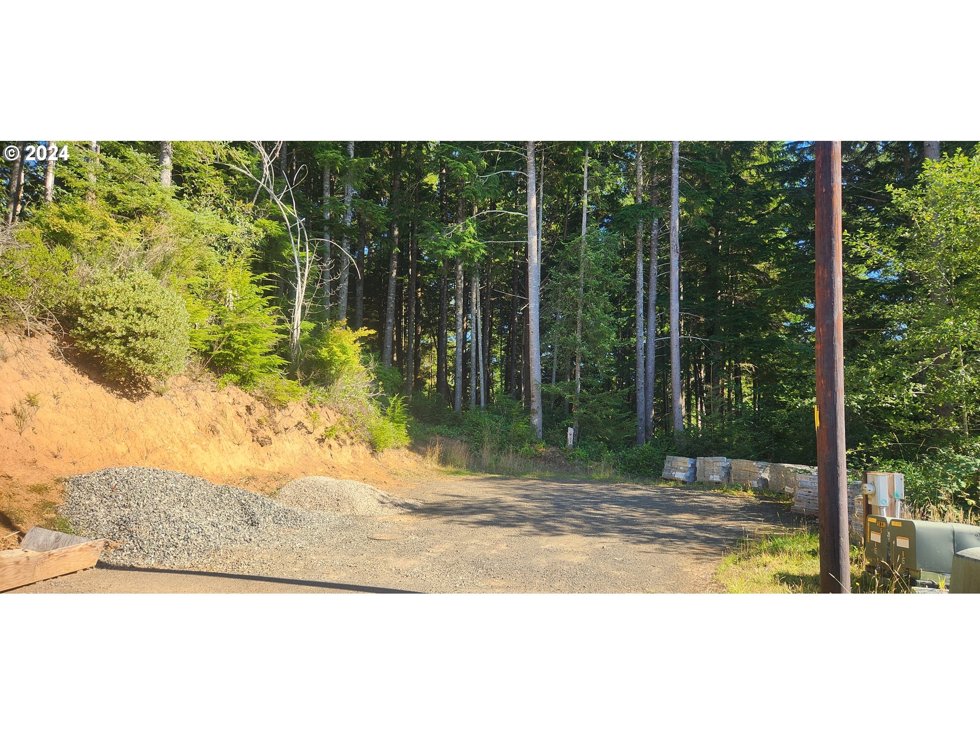 800 Masters Court Reedsport, OR 97467 - Photo 5 of 13 a view of backyard with green space